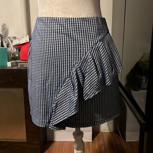 🆑FINAL PRICE‼️ Topshop size 8 blue and white checkered skirt with a front ruffle
